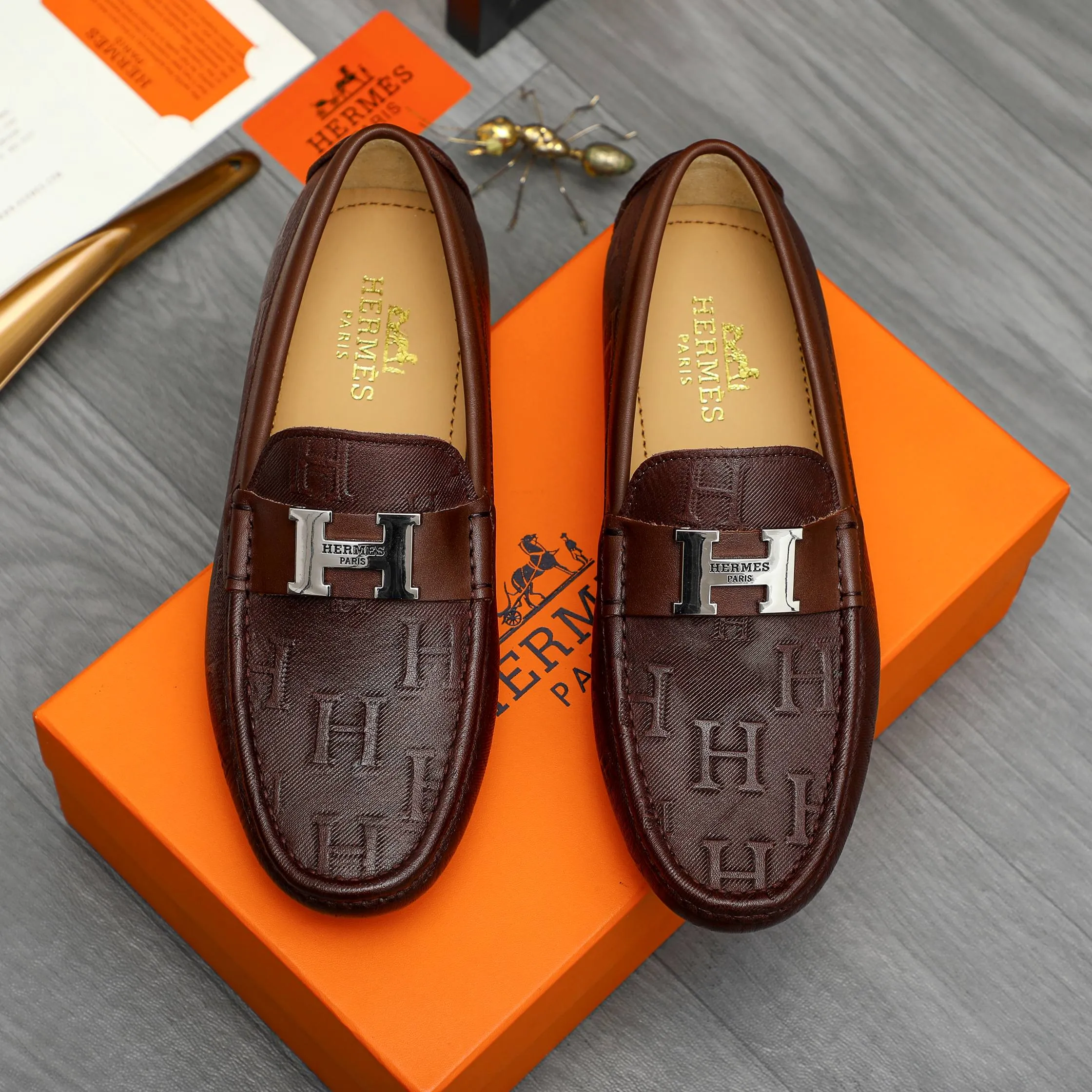 Men's shoes 💰p420 Product trademark: HERMES "Hermes" casual slip-on men's shoes Regular size: 38-44 Product materials: Selected embossed cowhide upper, sheepskin lining, original rubber outsole